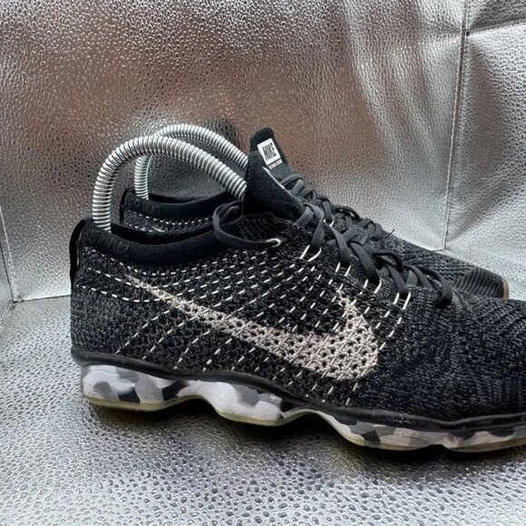Size 7.5 Nike Flyknit Zoom Womens Black White Agility Running Shoes 698616-004 - Picture 2 of 9